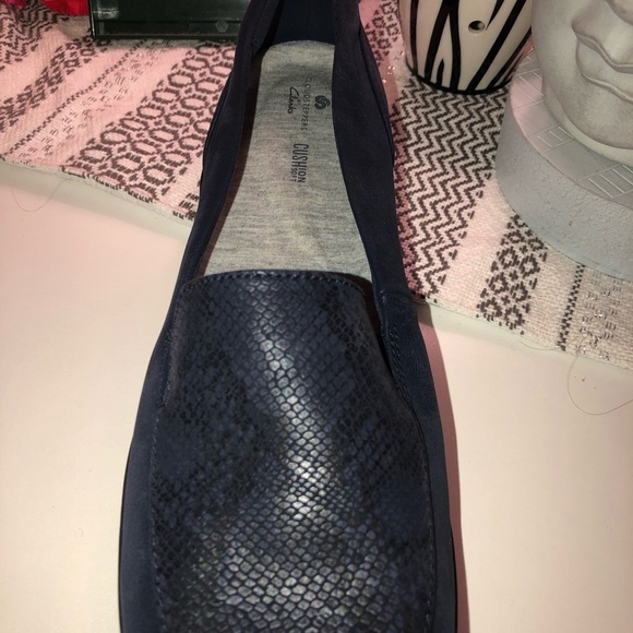 Brand new Clark’s Cloudsteppers Ayla River shoe in blue faux snakeskin - Picture 4 of 5